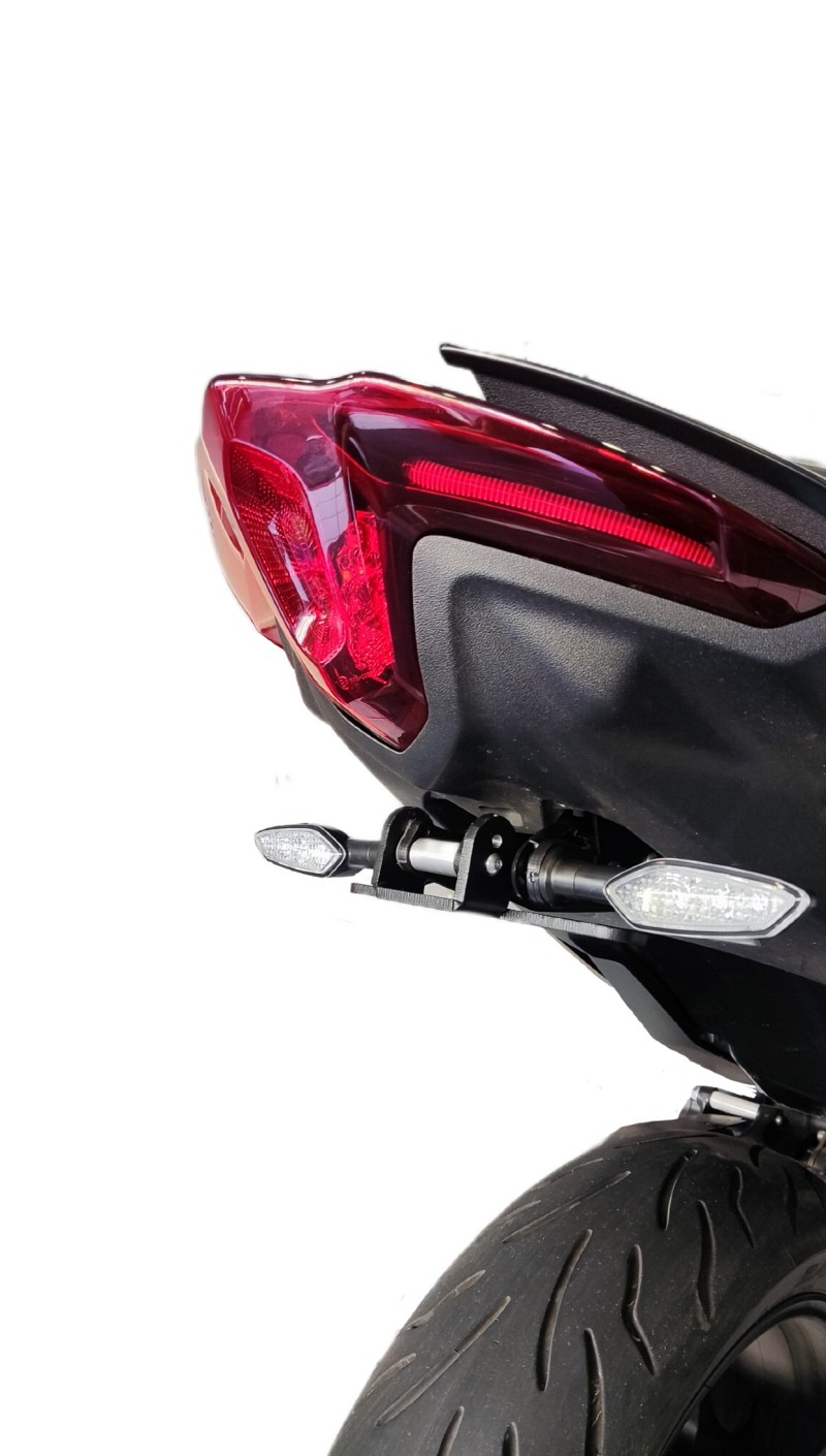 Σπαστή βάση πινακίδας  GREF Innovation για YAMAHA T-MAX 560 2020-2021