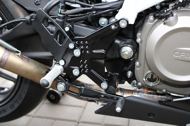 Μαρσπίε ρυθμιζόμενα για CFMOTO 300SR (2022-2024)
